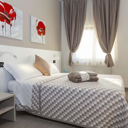 Riviera Hub 3* Cisano sul Neva