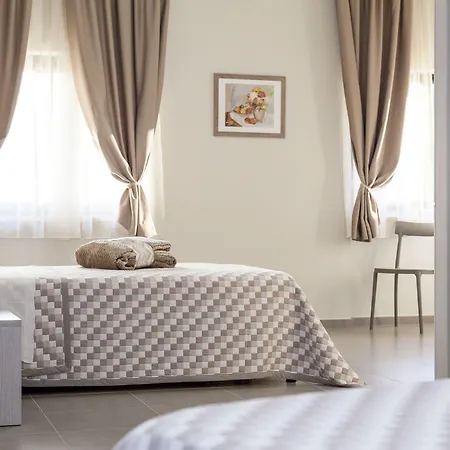 Riviera Hub בית הארחה