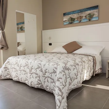 Riviera Hub בית הארחה Cisano sul Neva