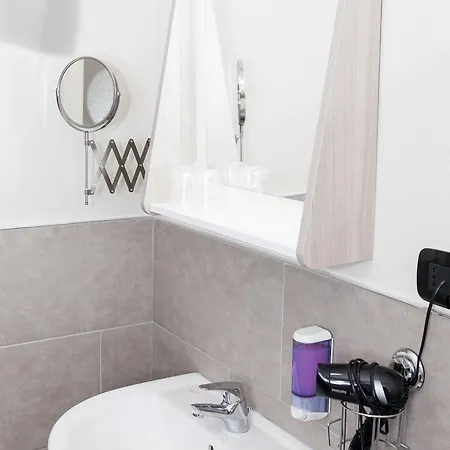 Riviera Hub 3* Cisano sul Neva