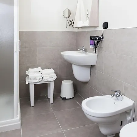 Riviera Hub בית הארחה 3*