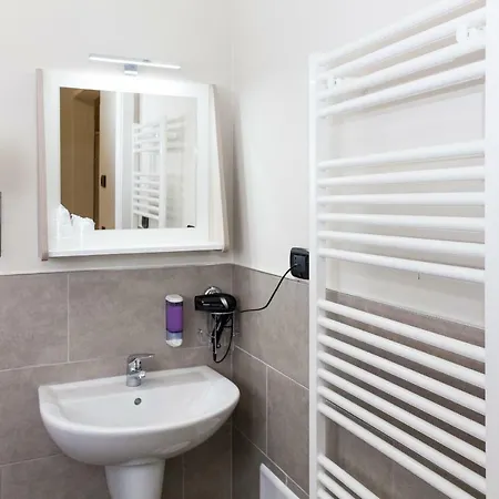 Riviera Hub 3* Cisano sul Neva