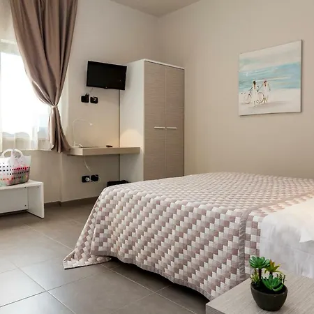 Riviera Hub 3* Cisano sul Neva