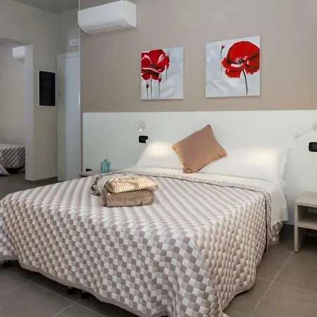 Riviera Hub 3* Cisano sul Neva