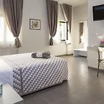 Πανσιόν Riviera Hub 4*