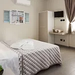 Riviera Hub Πανσιόν
