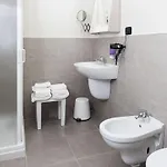 Riviera Hub Πανσιόν 4*