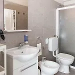 Riviera Hub Πανσιόν
