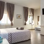 Πανσιόν Riviera Hub 4*