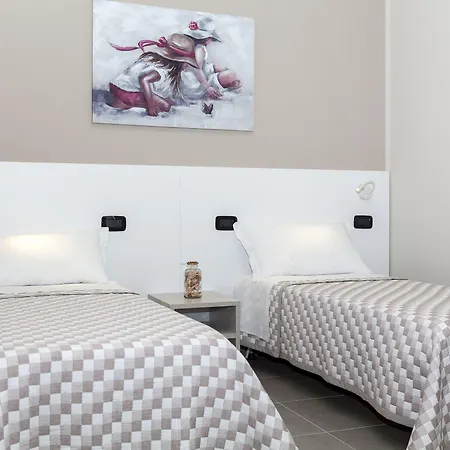 Riviera Hub 4*