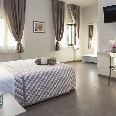 Konukevi Riviera Hub 4*