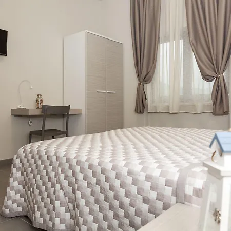 Riviera Hub 4*
