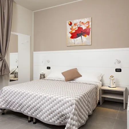 Riviera Hub 4*