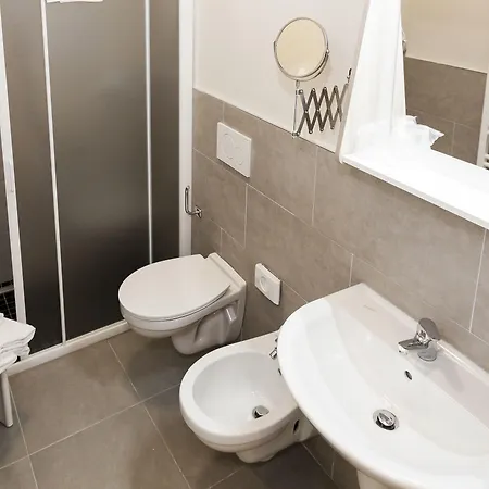 Riviera Hub Konukevi 4*