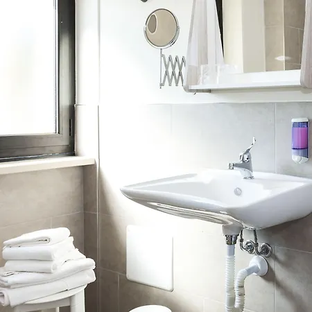 Riviera Hub Pensjonat Cisano sul Neva