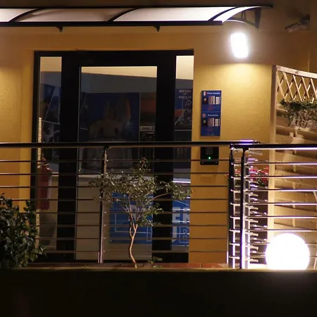 Riviera Hub Konukevi *
