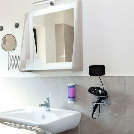 Konukevi Riviera Hub 4*