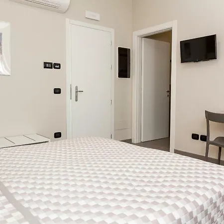 Riviera Hub 3* Cisano sul Neva