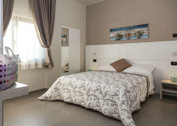 Riviera Hub Πανσιόν 3*