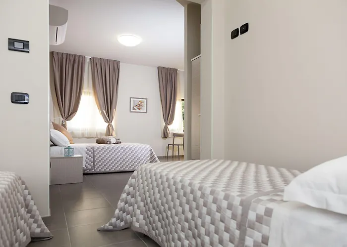 Riviera Hub 3* Cisano sul Neva