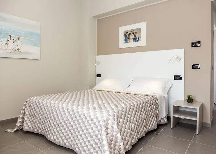 Riviera Hub Πανσιόν