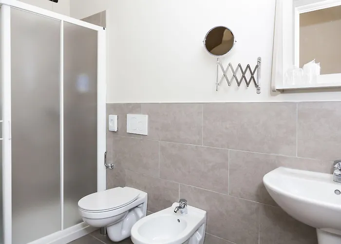 Riviera Hub Πανσιόν 3*