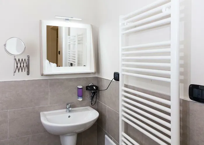Riviera Hub 4* Cisano sul Neva